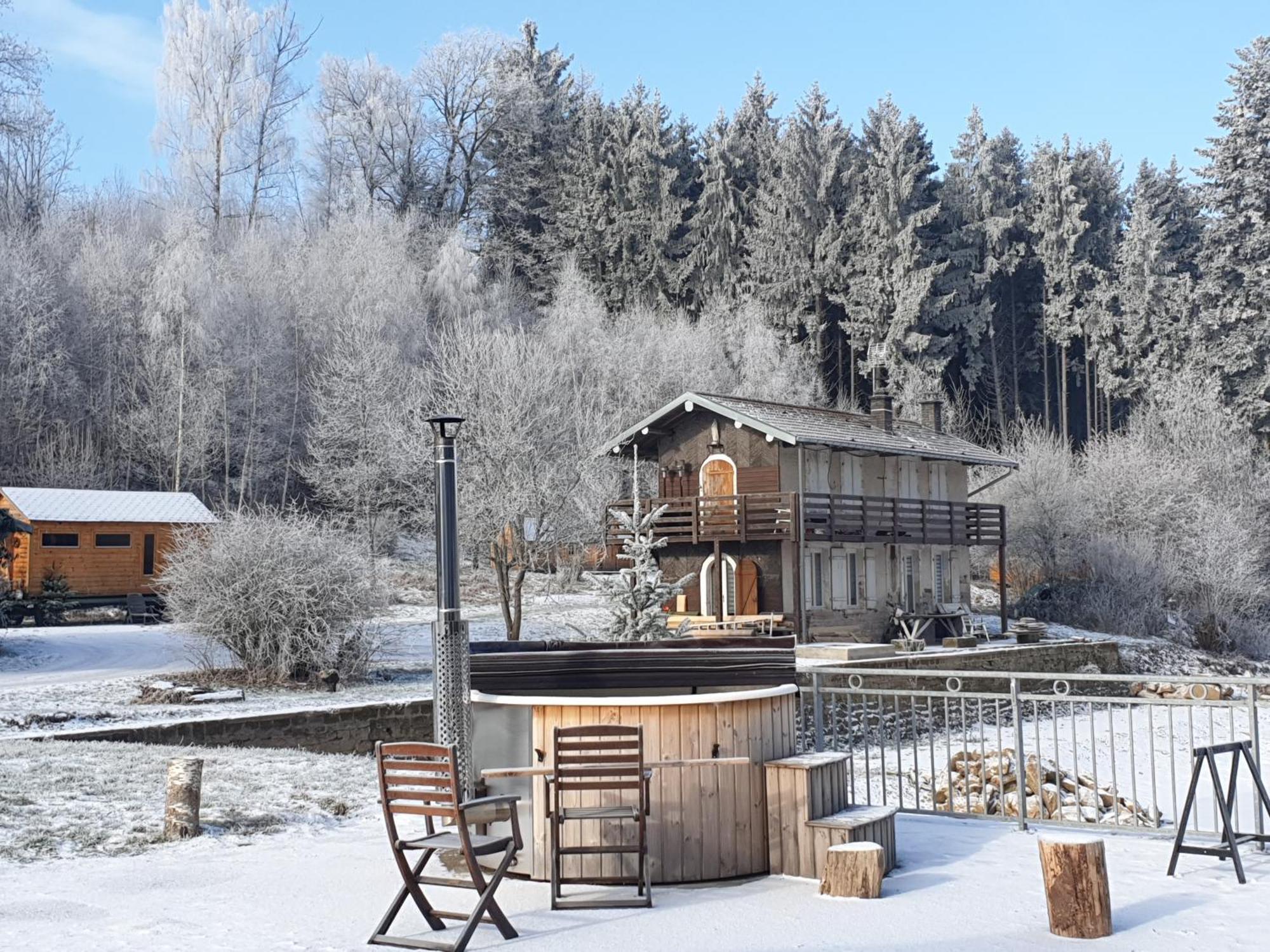 White Wood Villa Darney Exterior foto